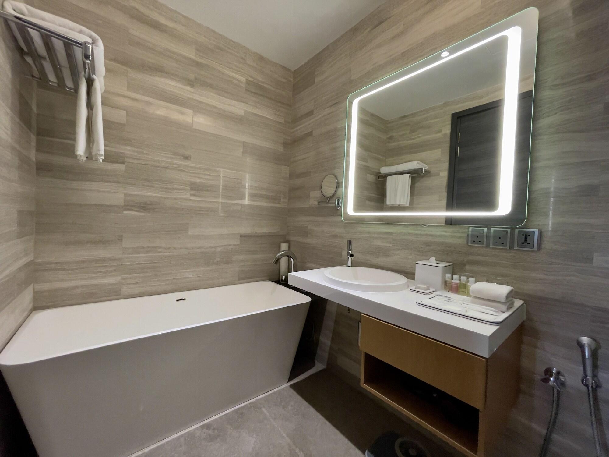 ホテル フレイザー プレイス プテリ ハーバー ヌサジャヤ エクステリア 写真 Bathroom