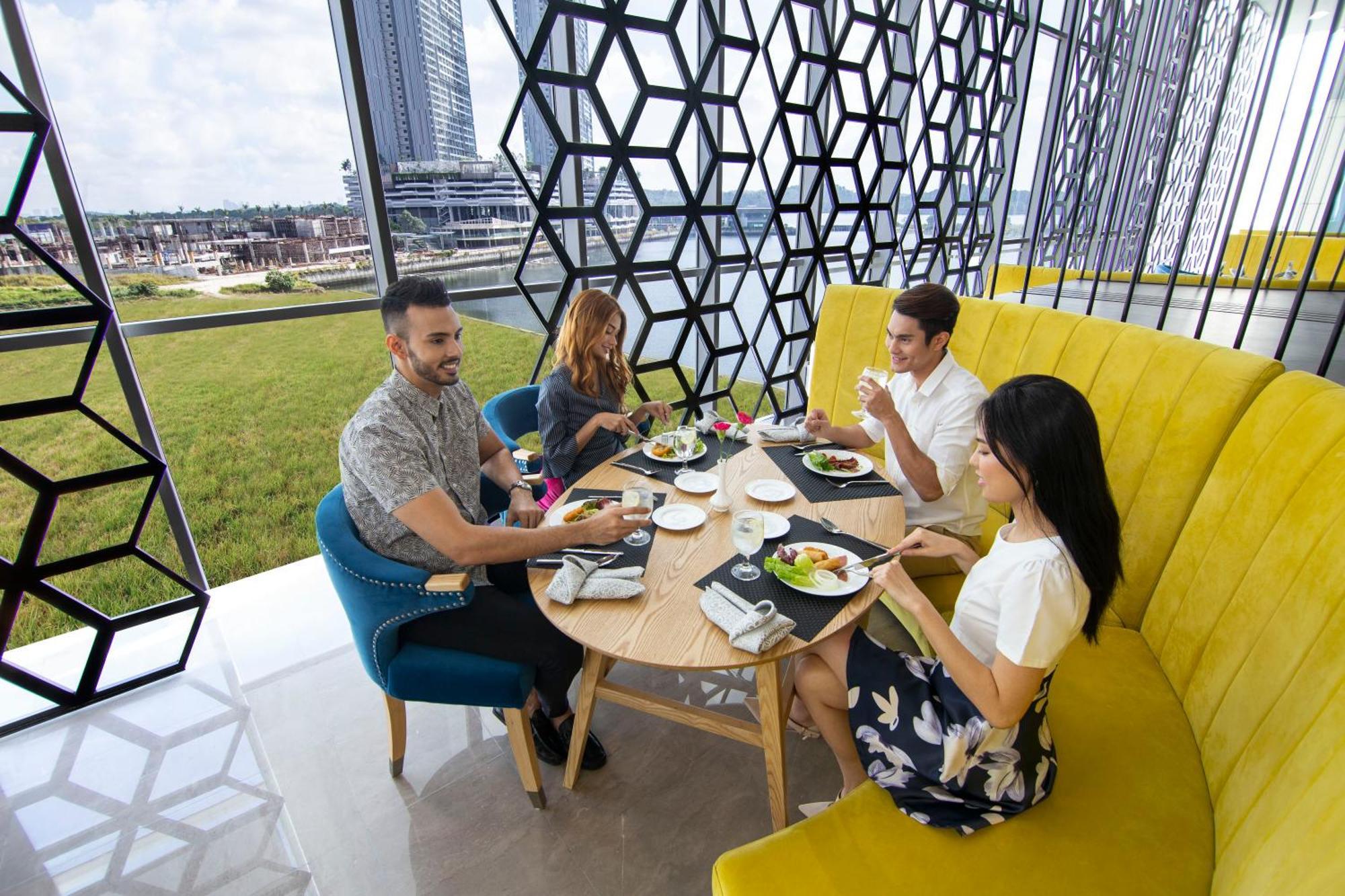 ホテル フレイザー プレイス プテリ ハーバー ヌサジャヤ エクステリア 写真 Sky Bar